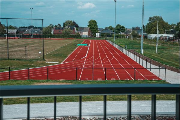Aménagement d'un complexe sportif avec terrain de football synthétique et piste d'athlétisme - Sportinfrabouw NV
